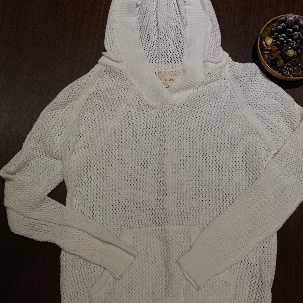 SHIRT•469 HOODED TOP. SIZE M.